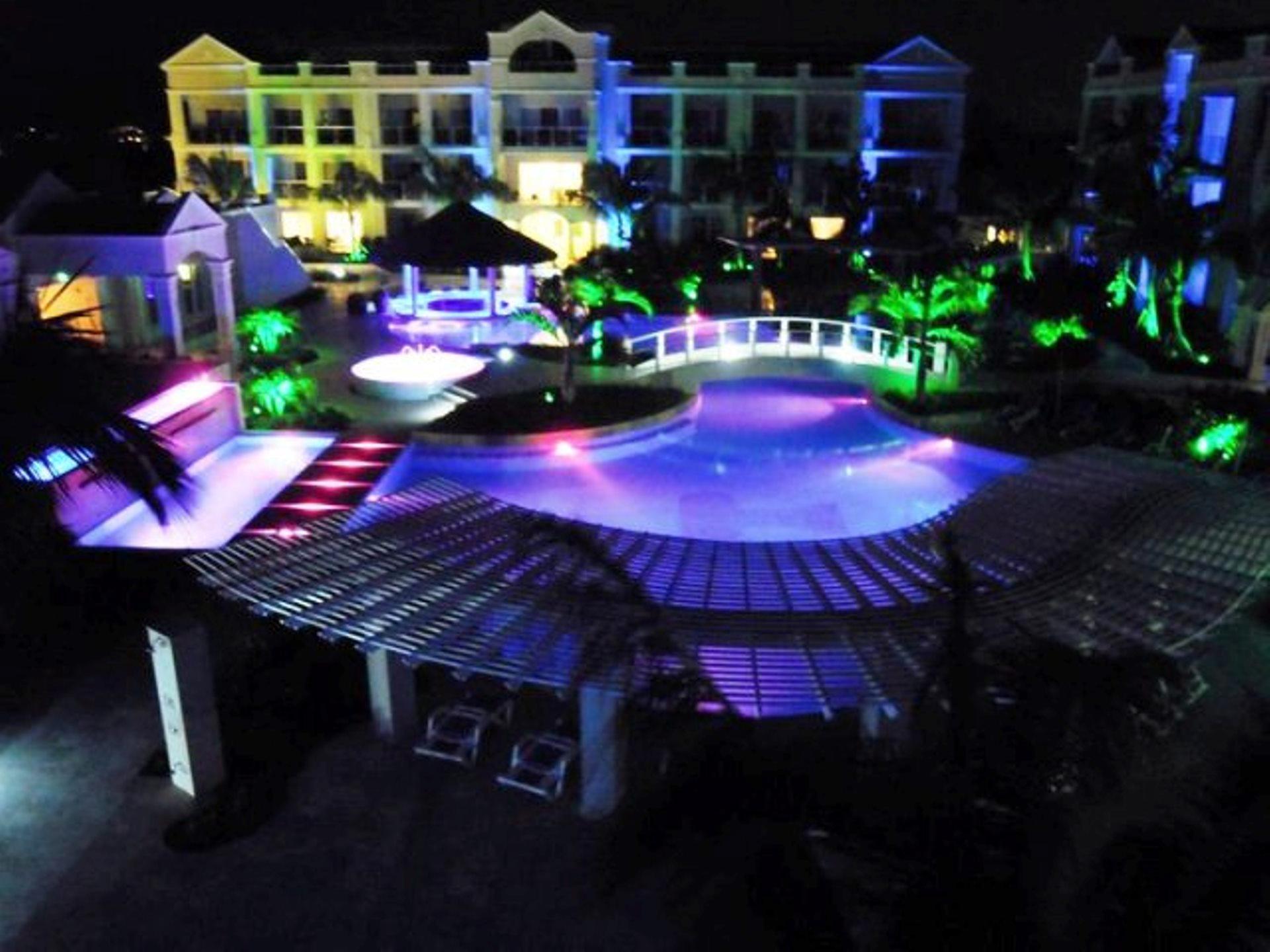 The Atrium Resort Grace Bay Exterior photo
